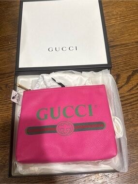 Gucci/Hot Pink Leather Clutch/Pouch with Green Logo & Stripe/Zipper Close/NWT!!